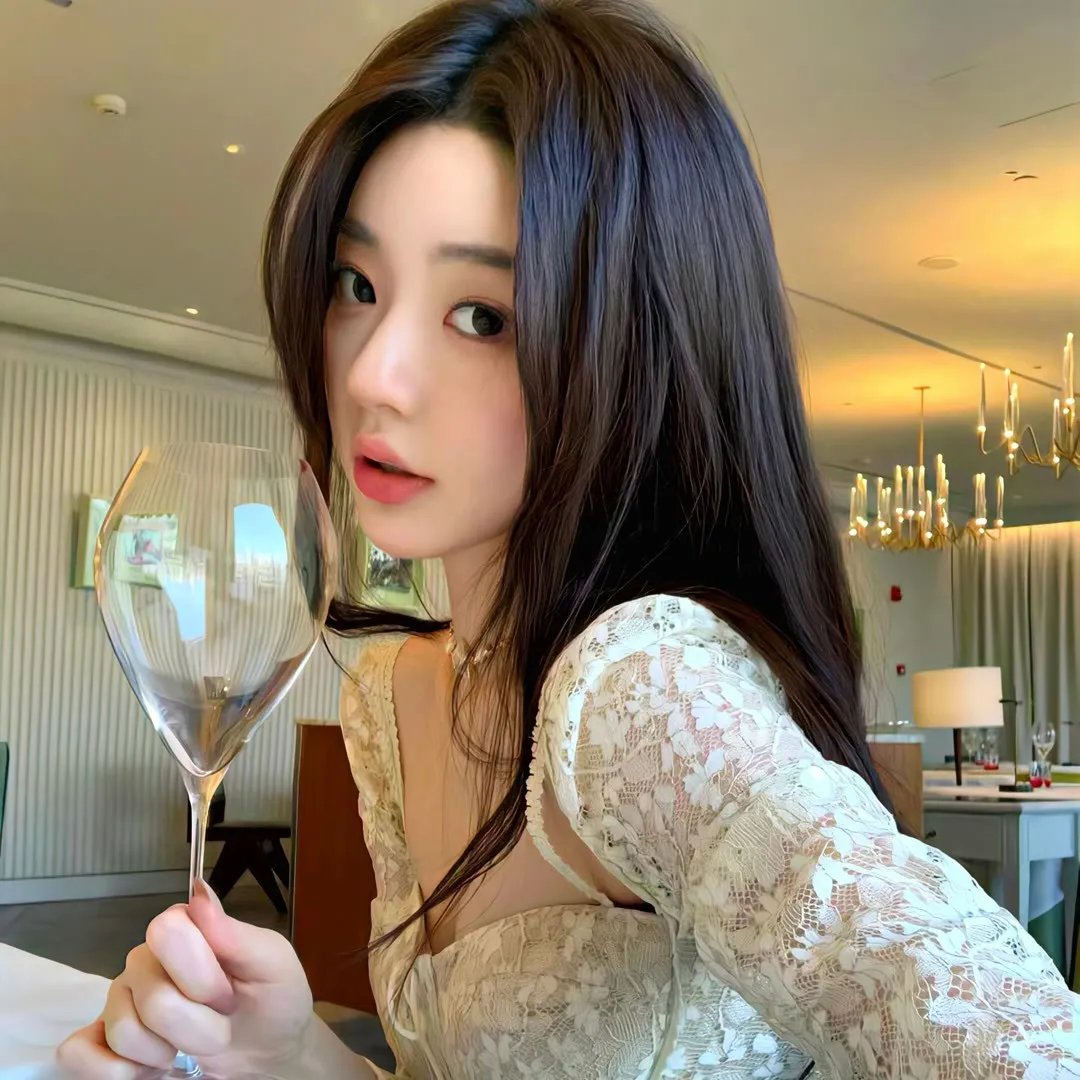 想踢沉迷男的女人